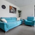 Muller Apartment Split